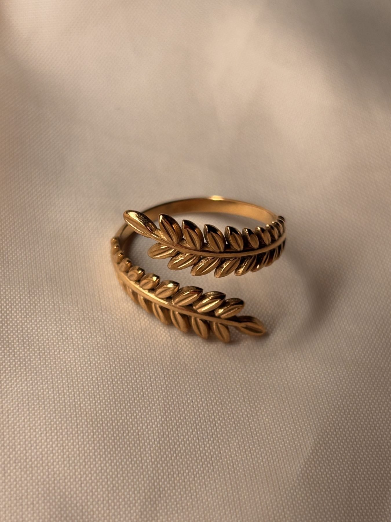 The Laurel Ring
