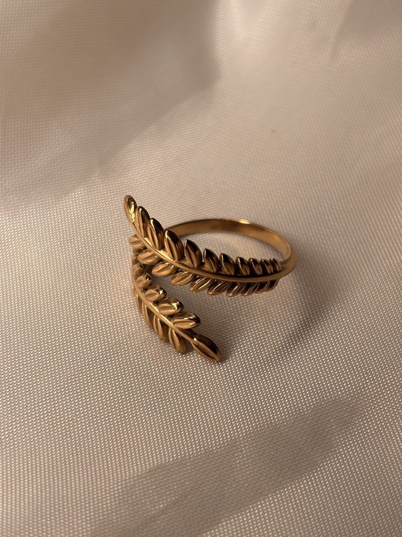 The Laurel Ring